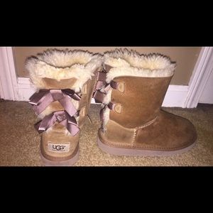 Girls Ugg Bailey Bow boots size 2 in Chesnut